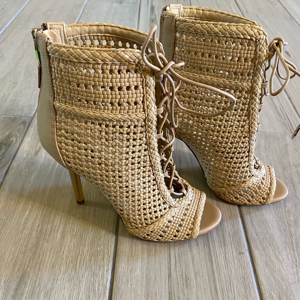 Brand new Sam Edelman Abbie nude woven heel size 6